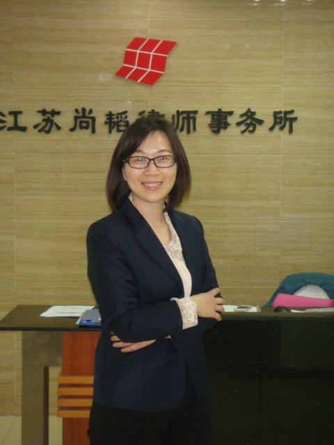 女生本科毕业去当兵是干什么,能留在部队里面